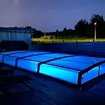 Avec Jacuzzi Et Piscine, Deco Soignee Esprit Cocooning *