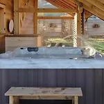 Chalet Avec Jacuzzi Et Piscine, Deco Soignee Esprit Cocooning *