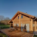 Avec Jacuzzi Et Piscine, Deco Soignee Esprit Cocooning Chalet
