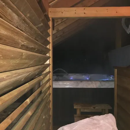 Avec Jacuzzi Et Piscine, Deco Soignee Esprit Cocooning
