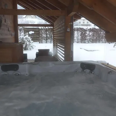 Avec Jacuzzi Et Piscine, Déco Soignée Esprit Cocooning Chalet *