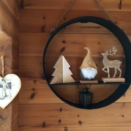 Avec Jacuzzi Et Piscine, Déco Soignée Esprit Cocooning Chalet