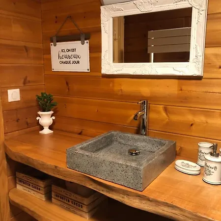 Avec Jacuzzi Et Piscine, Déco Soignée Esprit Cocooning