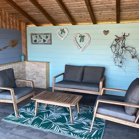 Avec Jacuzzi Et Piscine, Déco Soignée Esprit Cocooning Ramonchamp