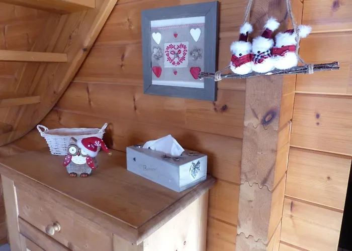 木屋 Avec Jacuzzi Et Piscine, Deco Soignee Esprit Cocooning Ramonchamp