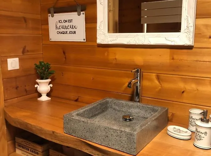 Avec Jacuzzi Et Piscine, Deco Soignee Esprit Cocooning