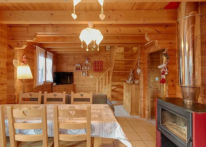 木屋 Avec Jacuzzi Et Piscine, Deco Soignee Esprit Cocooning Ramonchamp