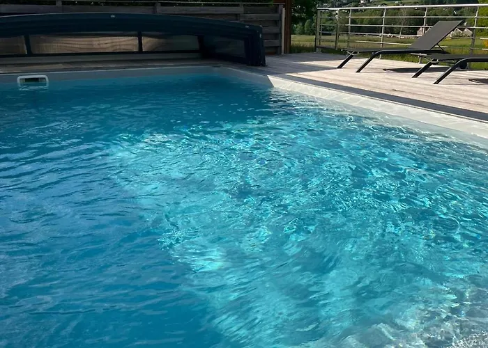 木屋 Avec Jacuzzi Et Piscine, Deco Soignee Esprit Cocooning Ramonchamp