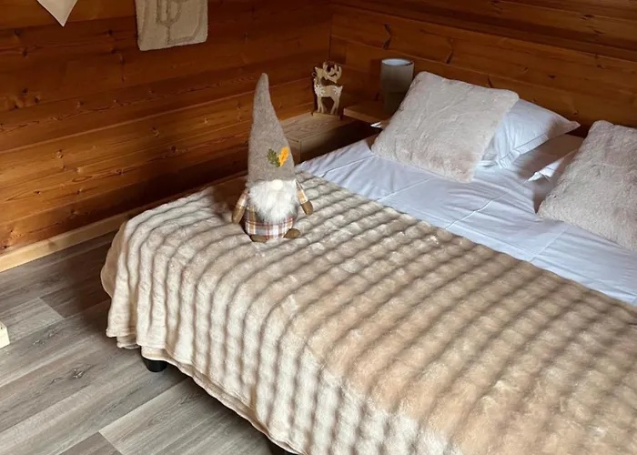 Avec Jacuzzi Et Piscine, Deco Soignee Esprit Cocooning בקתה